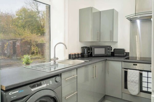 Ruby House - 2 Bedroom Huddersfield Yorkshire Flat