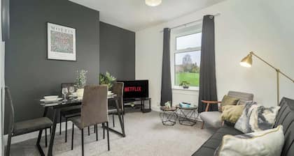Ruby House - 2 Bedroom Huddersfield Yorkshire Flat