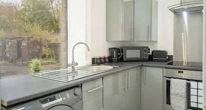 Ruby House - 2 Bedroom Huddersfield Yorkshire Flat