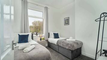 2 bedrooms, iron/ironing board, WiFi, bed sheets