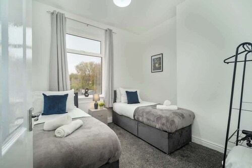Ruby House - 2 Bedroom Huddersfield Yorkshire Flat