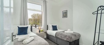 Ruby House - 2 Bedroom Huddersfield Yorkshire Flat