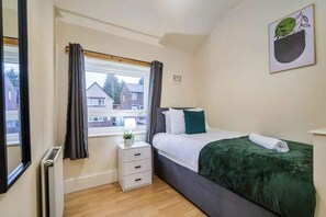3 slaapkamers, een strijkplank/strijkijzer, wifi, beddengoed