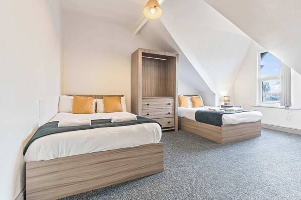 3 bedrooms, iron/ironing board, WiFi, bed sheets