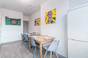 Dining - Lily House - 3 Bed WIFI & Parking Hull (Kingston upon Hull)