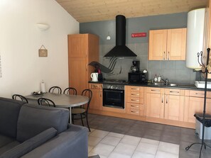 Fridge, microwave, oven, coffee/tea maker