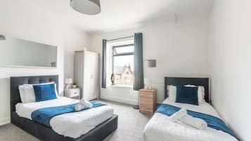 4 bedrooms, iron/ironing board, WiFi