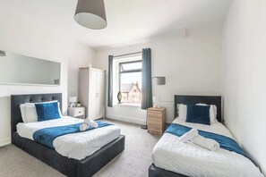 4 habitaciones, tabla de planchar con plancha y wifi 