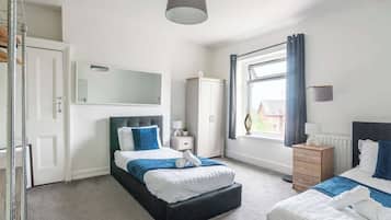 4 bedrooms, iron/ironing board, WiFi