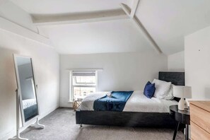 4 habitaciones, tabla de planchar con plancha y wifi 
