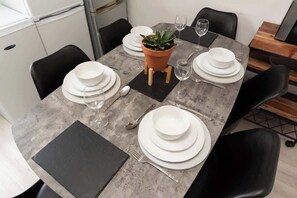 Dining - Sophia’s Retreat - 2 Floor 4 Bed Apartment Newport (Newport)