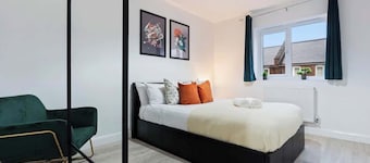 Ruby’s Retreat-4 Bed- Contractor Disc- WiFi