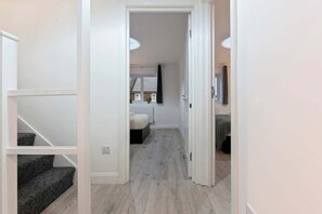 4 chambres, fer et planche à repasser, Wi-Fi, literie fournie