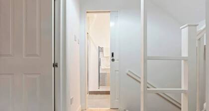 Ruby’s Retreat-4 Bed- Contractor Disc- WiFi