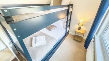 3 bedrooms, iron/ironing board, WiFi, bed sheets