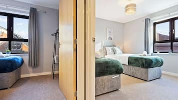 3 bedrooms, iron/ironing board, WiFi, bed sheets