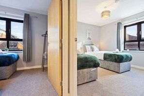 2 makuuhuonetta, silitysrauta/-lauta, Wi-Fi, vuodevaatteet