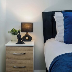 2 habitaciones, tabla de planchar con plancha, wifi y ropa de cama
