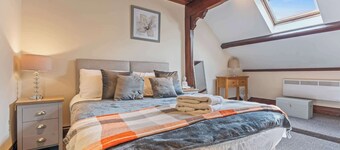 Daffodil Apartment 4 Bedroom in Pontypool