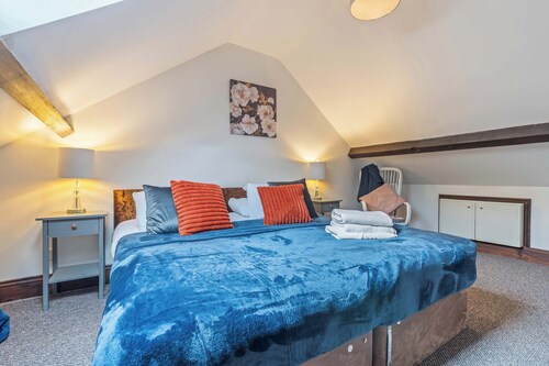 Daffodil Apartment 4 Bedroom in Pontypool