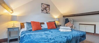 Daffodil Apartment 4 Bedroom in Pontypool