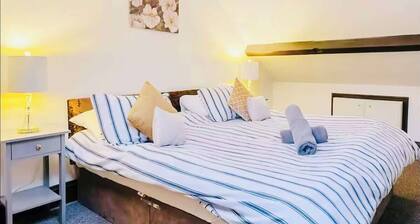 Daffodil Apartment 4 Bedroom in Pontypool