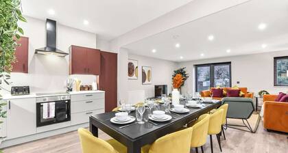 Urban Oasis: Chic 4BR Stay Perfect for Big Groups