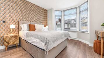 4 bedrooms, iron/ironing board, WiFi