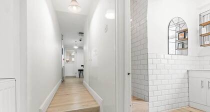Lavender Lodge 6 guests Newport near City Centre