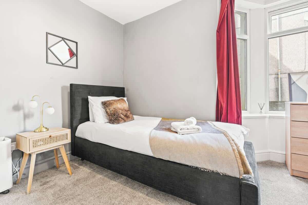 2 dormitorios, tabla de planchar con plancha, wifi y ropa de cama