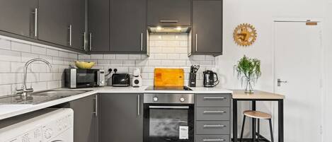 Fridge, microwave, oven, stovetop