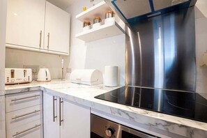 Fridge, microwave, oven, stovetop