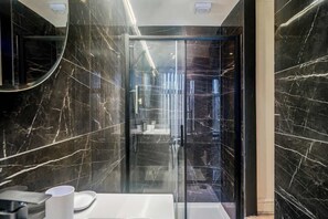 Douche, sèche-cheveux