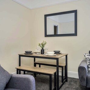 Dining - Cherry House 3-Bedroom Apartment in Liverpool (Merseyside)