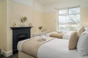 3 chambres, fer et planche à repasser, Wi-Fi, draps fournis