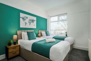 3 chambres, fer et planche à repasser, Wi-Fi, draps fournis