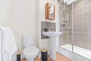 Douche, sèche-cheveux