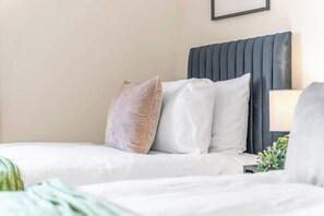 4 bedrooms, iron/ironing board, WiFi, bed sheets