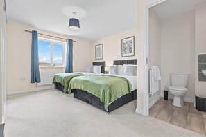 4 bedrooms, iron/ironing board, WiFi, bed sheets