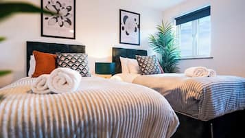 4 bedrooms, iron/ironing board, WiFi, bed sheets