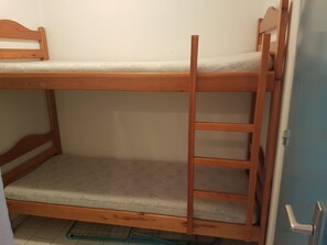 1 habitación, tabla de planchar con plancha y wifi