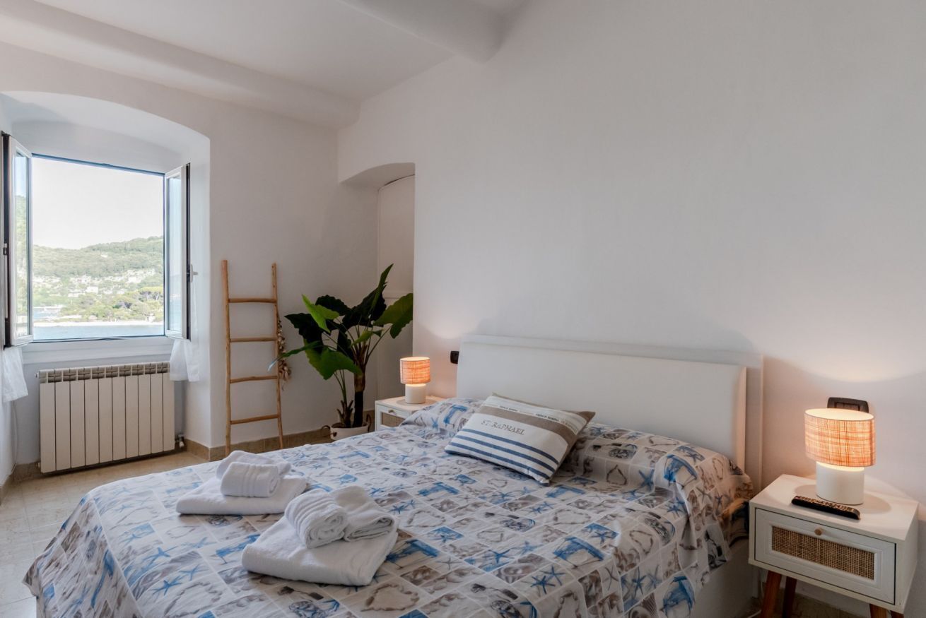 1 bedroom, iron/ironing board