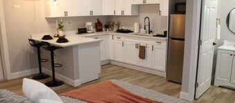 Cozy & Stylish Studio Getaway