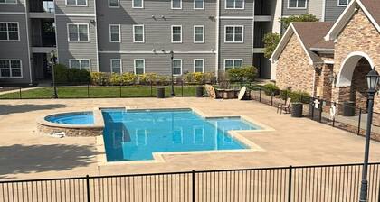 Spacious 4-bedroom apartment with WiFi, fitness room in charming Warrensburg