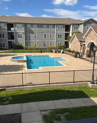 Spacious 4-bedroom apartment with WiFi, fitness room in charming Warrensburg