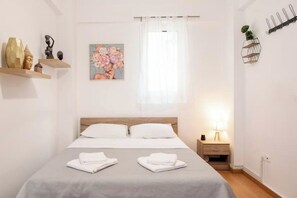 Iron/ironing board, WiFi, bed sheets