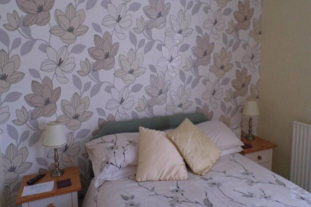 Classic Double Room | Iron/ironing board, free WiFi