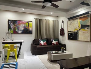 Condo, 1 Bedroom, Private Pool, Pool View | Living room