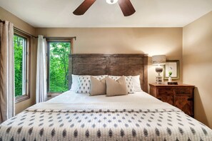 7 chambres, bureau, fer et planche à repasser, lit parapluie