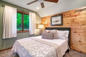 7 chambres, bureau, fer et planche à repasser, lit parapluie